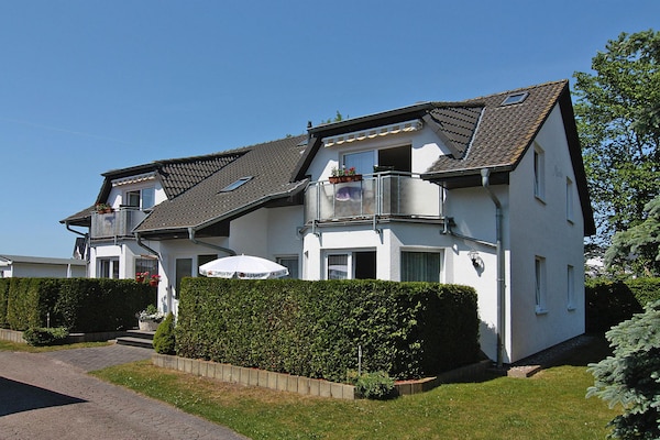Licht appartement met balkon en elektrisch bed, 900m van het strand van Zinnowitz - thumbnail 1