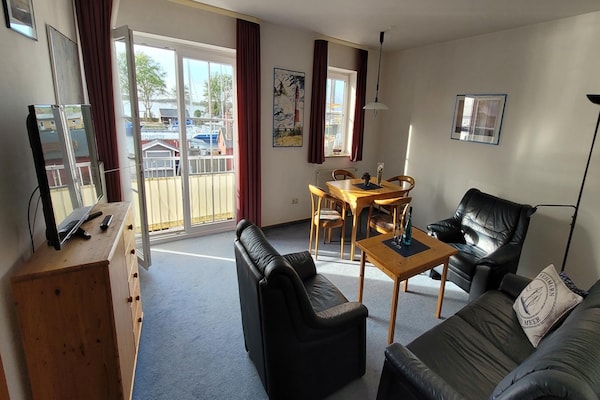 4-persoons appartement aan zee in Orth met uitzicht op de haven - thumbnail 1