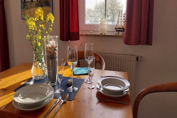 4-persoons appartement aan zee in Orth met uitzicht op de haven - thumbnail 3