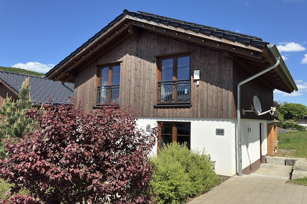 Luxe vrijstaand chalet voor 4 personen, 50 meter van de Diemelsee - thumbnail 1