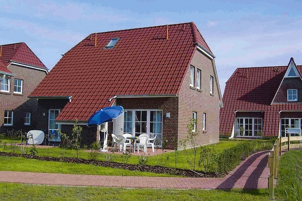 Gezinshuis pal achter de dijk in Burhave, 200m van het strand - thumbnail 3