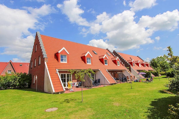 Gezinshuis pal achter de dijk in Burhave, 200m van het strand - thumbnail 2