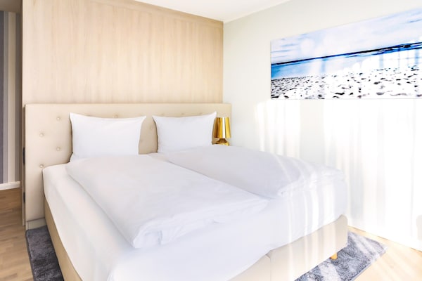 Luxe suite aan de Müritzsee – 50m van het water, wellness & golf - thumbnail 5