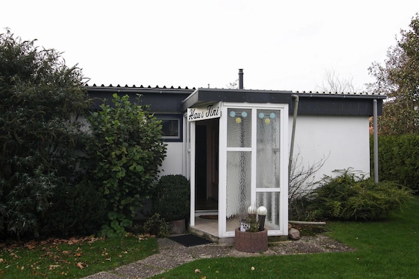 Bungalow Warwerort: knus vakantiehuisje op 150m van de Waddenzee - thumbnail 1