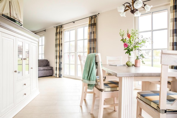 Luxe rietgedekte woning met sauna en zwemplek aan de lagune in Fuhlendorf - thumbnail 6