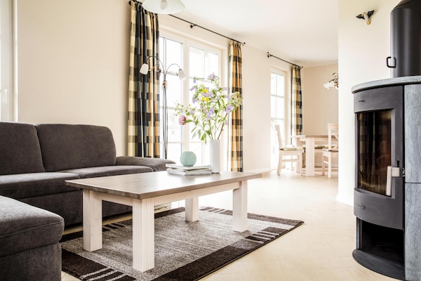 Luxe rietgedekte woning met sauna en zwemplek aan de lagune in Fuhlendorf - thumbnail 4