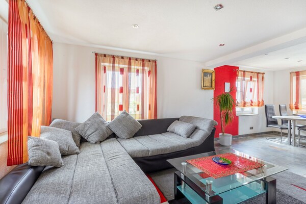Gedurfd rood-zwart appartement bij kasteel Altshausen - thumbnail 6