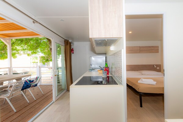 Maxi Caravan Prestige voor 6 personen op vakantiepark aan het Gardameer - thumbnail 5