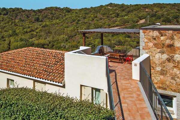 Panoramisch appartement voor 8 aan de Costa Smeralda met zwembad en zeezicht - thumbnail 2