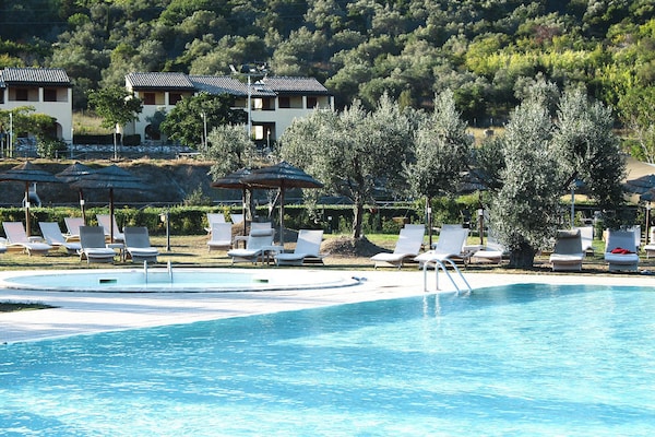 Toscaans appartement op vakantiepark met groot zwembad, nabij zee en Suvereto - thumbnail 2