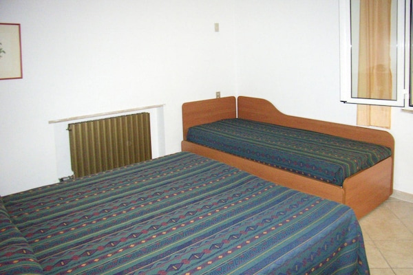 Op 600 m van het meer: Comfortabel appartement in Pietra Ligure · 4 pers. - thumbnail 4