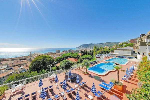 5-persoons appartement met zeezicht in Pietra Ligure - thumbnail 3