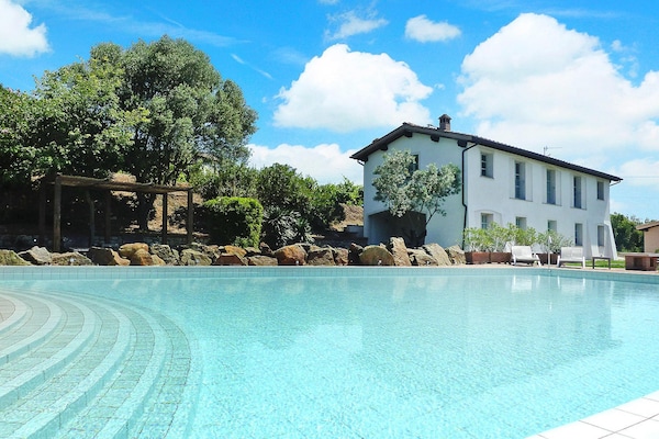 Modern appartement met zwembad en uitzicht in Rio nell'Elba - thumbnail 1