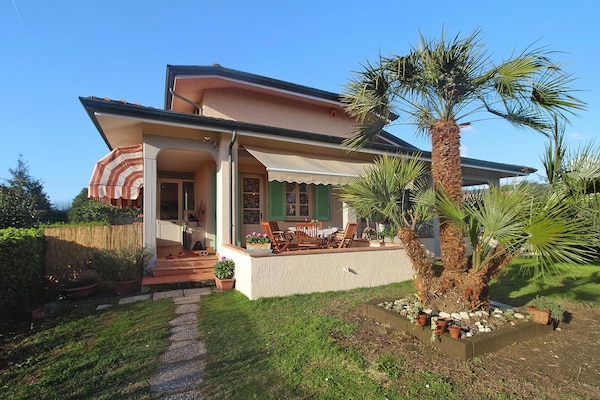 Villa Lea: Vrijstaand vakantiehuis met zwembad nabij Lido di Camaiore - thumbnail 1