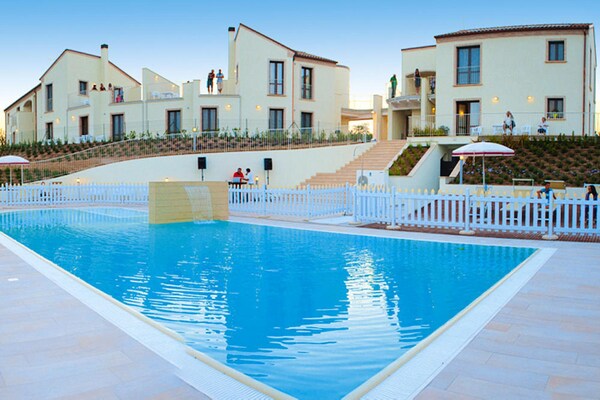 Appartement op eco-vakantiepark Contea dei Ciliegi met zeezicht in Pedaso - thumbnail 2