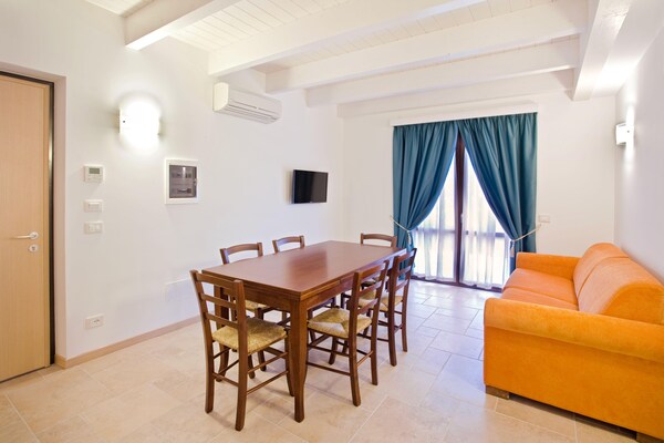 Appartement op eco-vakantiepark Contea dei Ciliegi met zeezicht in Pedaso - thumbnail 4