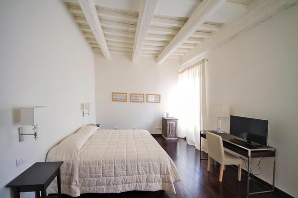 Gerenoveerd landhuis in Toscane met groot zwembad, vlakbij Florence - thumbnail 1