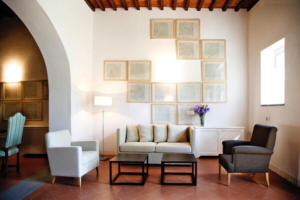 Gerenoveerd landhuis in Toscane met groot zwembad, vlakbij Florence - thumbnail 2