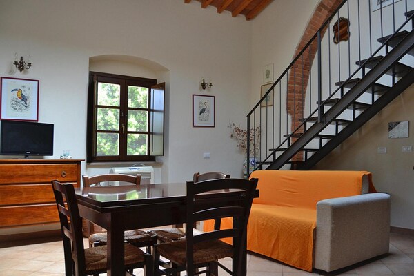 Rustiek appartement in Campiglia Marittima voor 4 personen - thumbnail 1