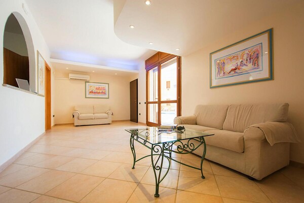 Knusse studio op vakantiepark Residence Cala Viola, vlakbij Cala Liberotto - thumbnail 2