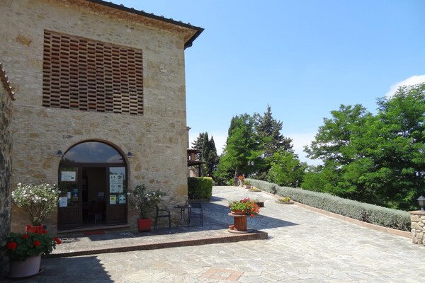 Authentiek Toscaans appartement met panoramisch zwembad nabij Volterra - thumbnail 3