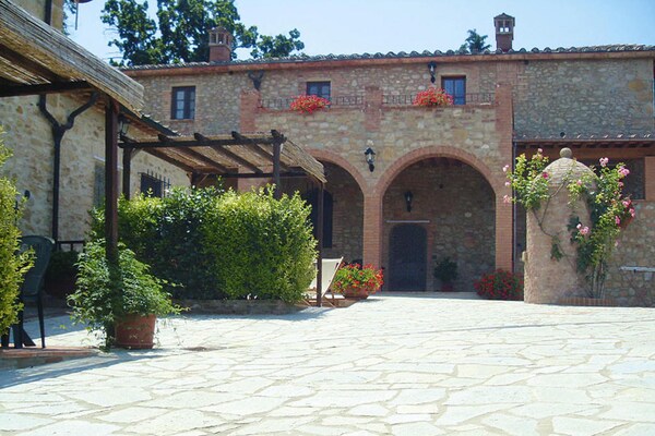Authentiek Toscaans appartement met panoramisch zwembad nabij Volterra - thumbnail 2