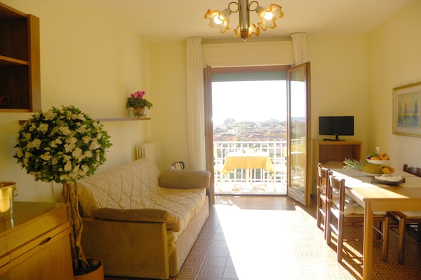 Dicht bij centrum: Ruim appartement voor 6 personen in Pietra Ligure - thumbnail 4