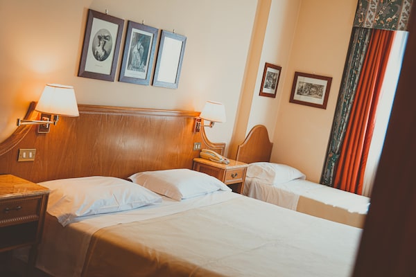 Op 600 m van het meer: Comfortabel appartement in centrum Baveno - thumbnail 6