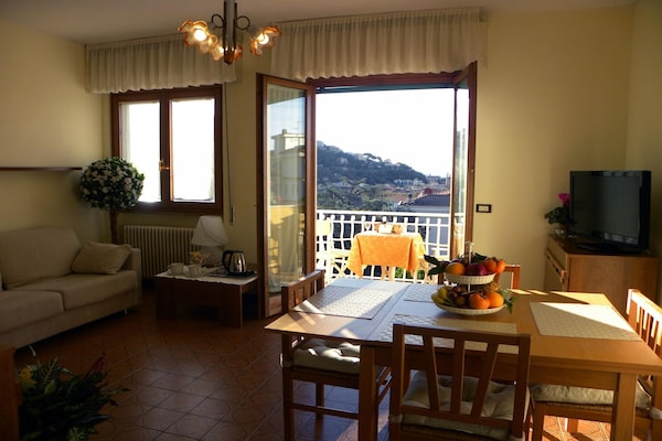 Zonnig appartement op vakantiepark nabij strand Pietra Ligure - thumbnail 2