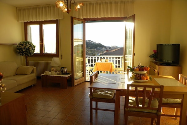 Zonnig appartement op vakantiepark nabij strand Pietra Ligure - thumbnail 4