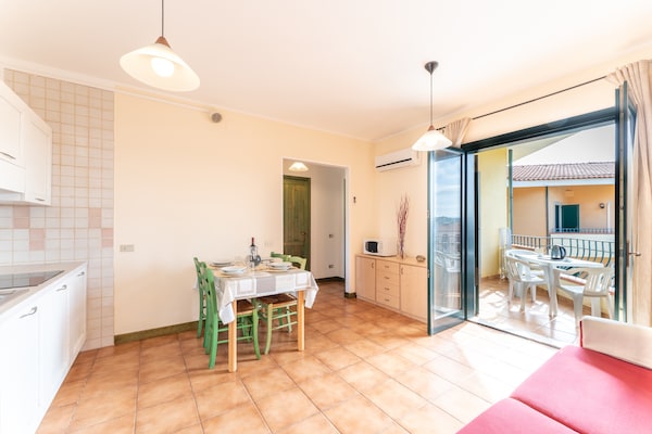 Licht appartement op vakantiepark met zwembad, 800 meter van strand - thumbnail 2