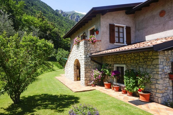 Romantisch appartement met meerzicht in Limone sul Garda - thumbnail 2