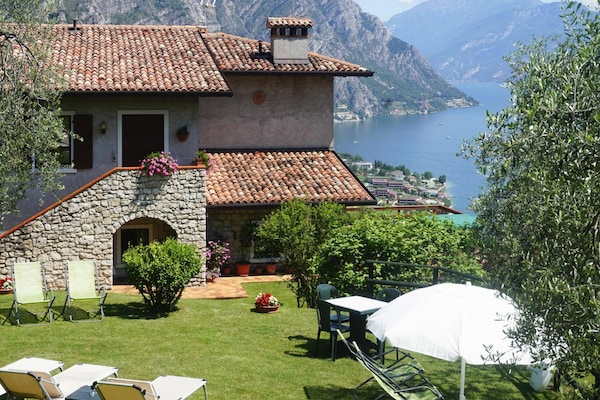 Romantisch appartement met meerzicht in Limone sul Garda - thumbnail 1