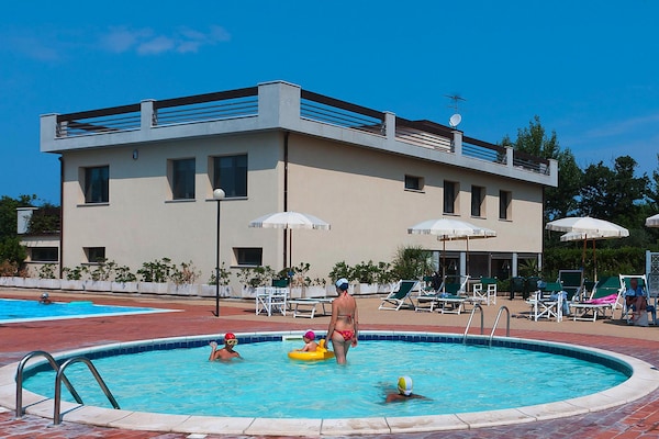 Modern appartement voor 4 op vakantiepark nabij zee in San Vincenzo - thumbnail 5