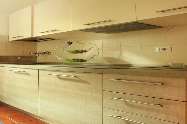Aan het meer: Modern appartement in Lezzeno voor 2 personen - thumbnail 6