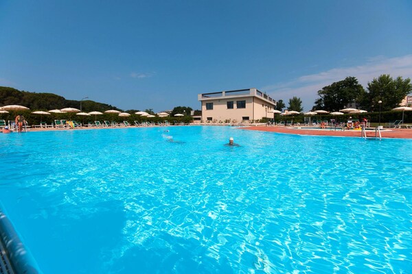 Luxe appartement voor 6 op vakantiepark nabij de Toscaanse kust - thumbnail 4