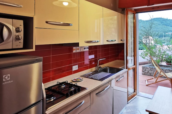 Op 900 m van zee: Zonnig appartement in Pietra Ligure · 5 pers. - thumbnail 6