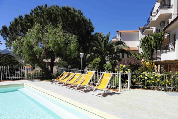 Op 900 m van zee: Zonnig appartement in Pietra Ligure · 5 pers. - thumbnail 3