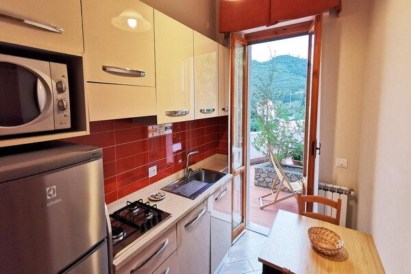 Zonnig appartement op vakantiepark met zwembad, 900m van zee in Pietra Ligure - thumbnail 4