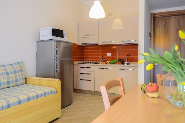 Zonnig appartement op vakantiepark met zwembad nabij strand Pietra Ligure - thumbnail 3