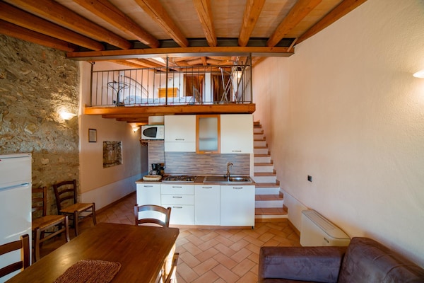 Op 400 m van het meer: sfeervol appartement in Toscolano Maderno - thumbnail 6