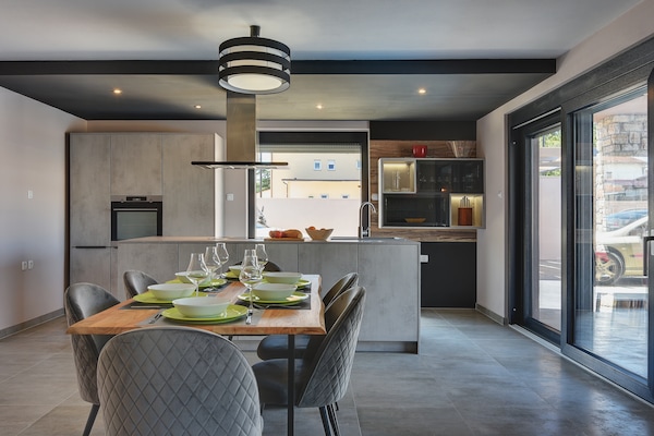 Op 1000 m van zee: Ruime Villa Christine in Valbandon voor 10 personen - thumbnail 4