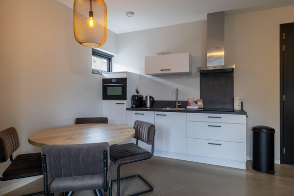 Knus appartement in boerenschuur op mini-camping, 900m van strand - thumbnail 4