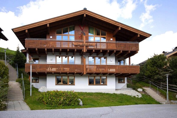 Chalet Bärlerhof | Panoramisch appartement voor 10 in Königsleiten - thumbnail 1