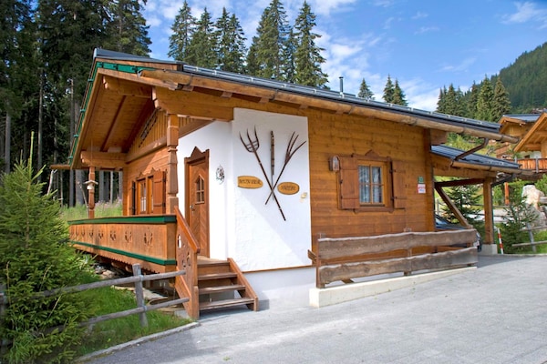 Vrijstaand chalet Munterhütte aan de bosrand bij Königsleiten - thumbnail 1