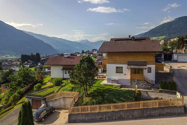 Vrijstaand vakantiehuis in Fügen met buitensauna en bergzicht voor 10 personen - thumbnail 6