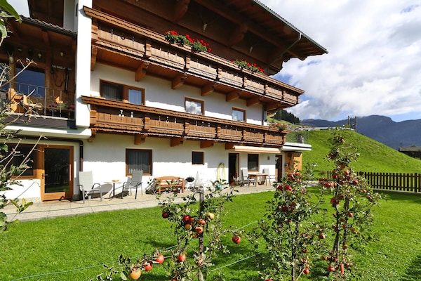 Ruim appartement voor 8 personen in Hippach im Zillertal - thumbnail 1