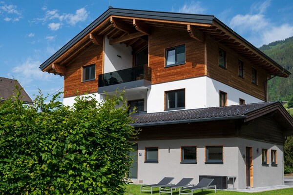Baderhäusl: Modern appartement met wellness in hartje Bramberg am Wildkogel - thumbnail 1