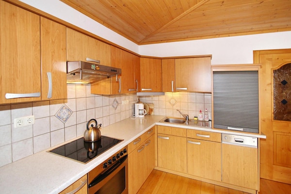 Ruim appartement met uitzicht op watervallen nabij golfbaan in Krimml - thumbnail 5