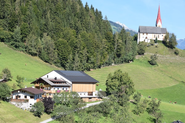 Ruim appartement voor 8 personen op een boerderij in Fügen - thumbnail 4